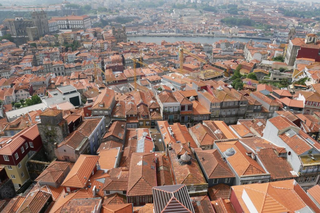 Blick vom Torre dos Clérigos in Richtung Douro